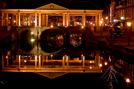 leiden bij nacht