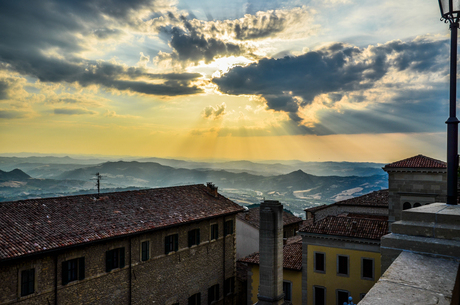 San Marino tijdens zonsondergang