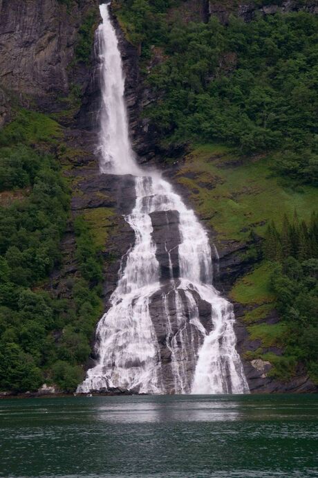waterval fles noorwegen.jpg