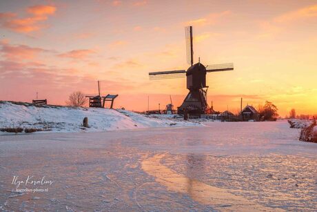 Cold sunrise in Kinderdijk