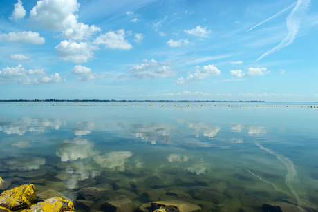 Spiegel in het ijsselmeer