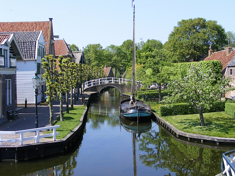 Zuiderzeemuseum op een zonnige dag