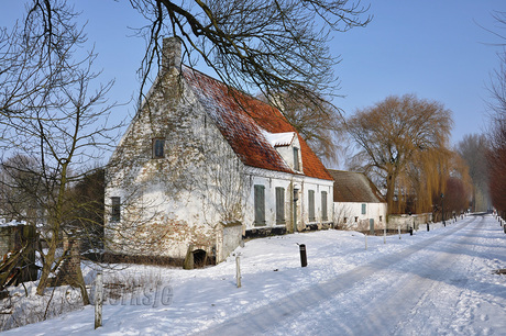 Huis in de sneeuw zoom.jpg