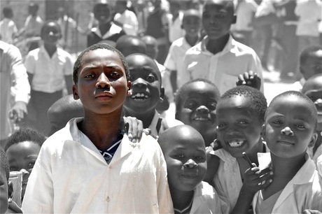 schoolkinderen op straat in zuid afrika