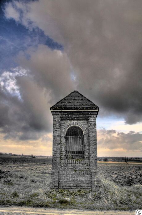 Een kapelletje in HDR