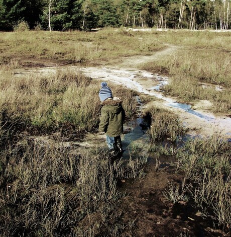 In de modder spelen, plassen stampen