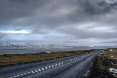 Weg langs Hvalfjordur