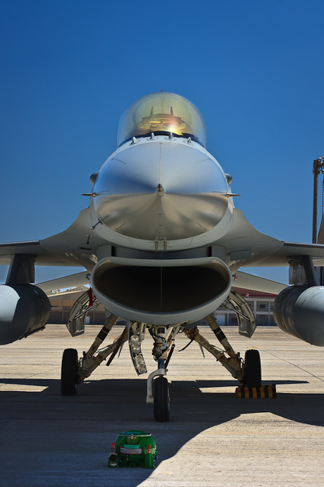 F-16 in de zon