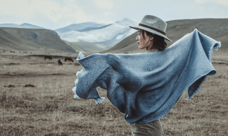 Fashion shoot at the Tibetan Plateau voor Yak-wool merk Norlha
