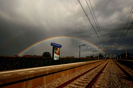 Regenboog vanuit station Enschede Drienerlo