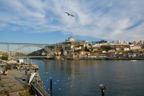 Vanaf Porto de brug naar Gaya