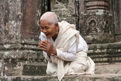 Non in de tempel van Angkor in Cambodja.
