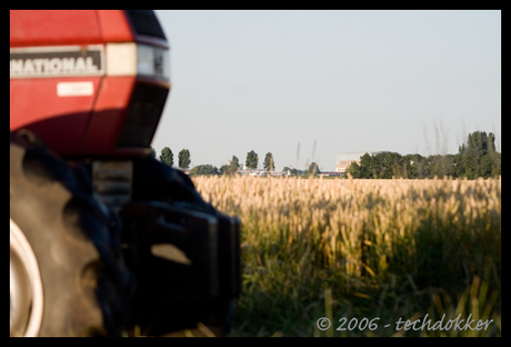 De tractor en het korenveld