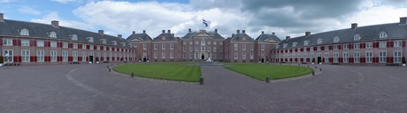 Dreigende wolken over Het Loo