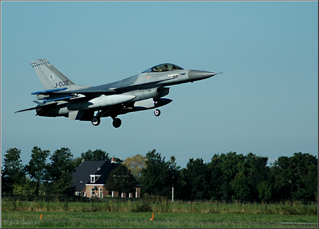 F-16 A in de landing