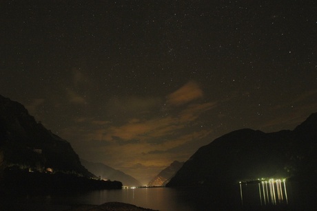 Lago d'Idro bij nacht