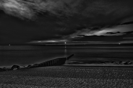 Strand Maasvlakte ‘s nachts.