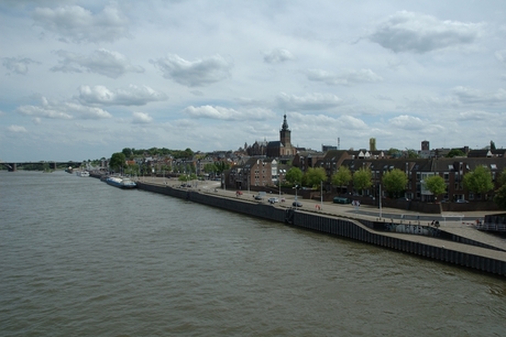 Nijmegen vanaf de spoorbrug - 2