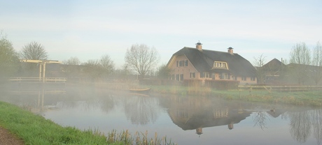 in de mist