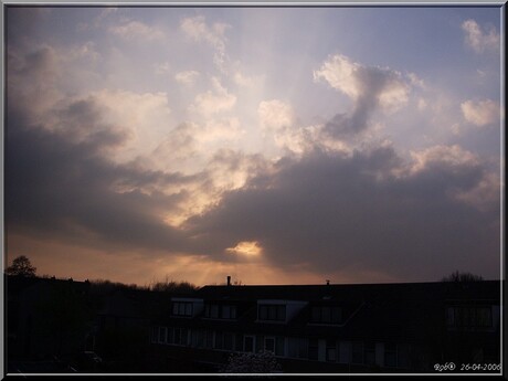 Zon achter de wolk