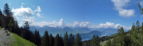 Panoramafoto uitzicht Vierwoudstedenmeer.