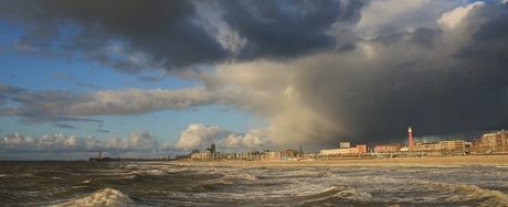 Plaatselijk buitje boven Scheveningen !