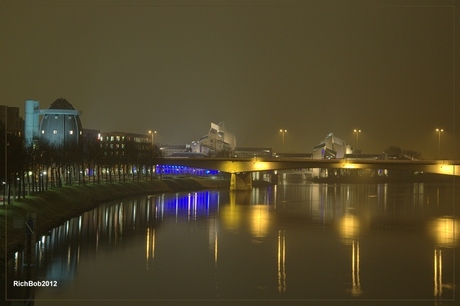 Gouvernement Maastricht vanaf voetgangersbrug