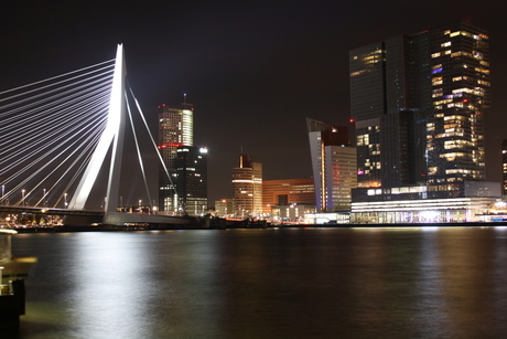 Rotterdam bij nacht