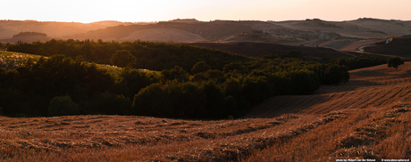 Panorama zonsondergang Toscaanse heuvels