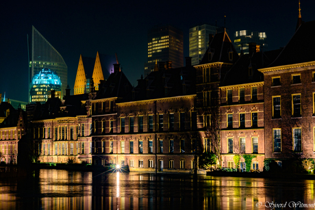 Binnenhof & Hofvijver by night.