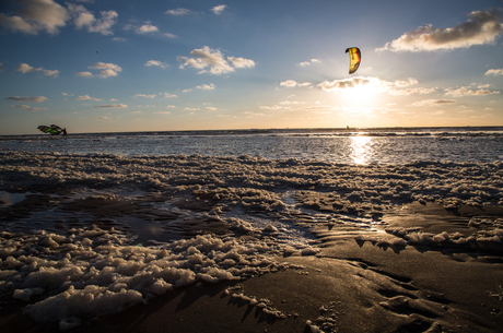 Winderige avond aan zee