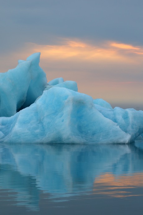 Rising sun over Jökulsárlón