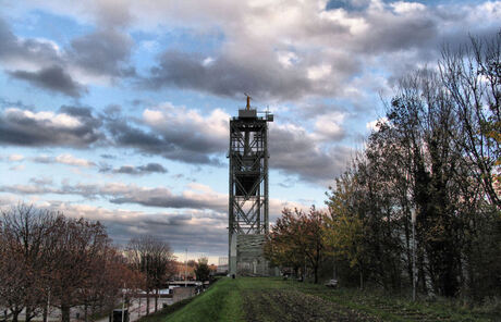 oude spoorbaan met hefbrug