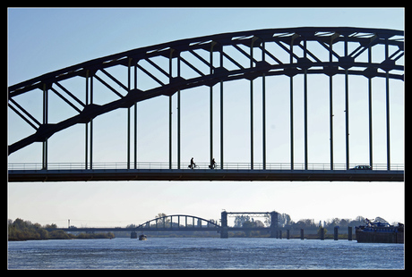 fietsers op de ijsselbrug