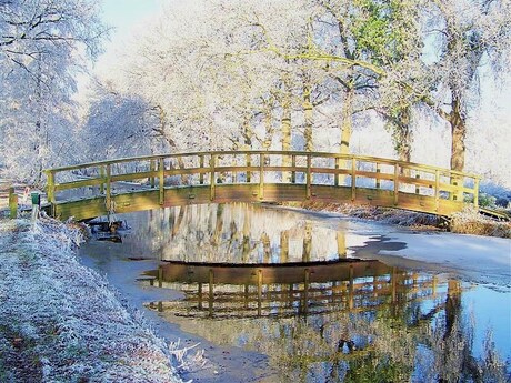 Brug in de winterzon