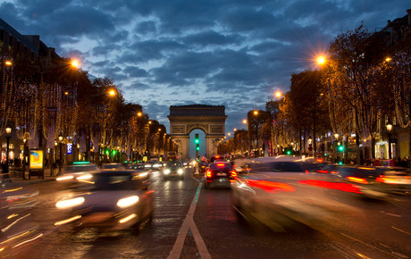 Parijs - Champs Élysées met Arc de Triomphe