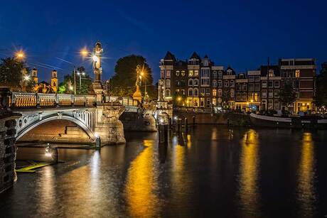 Amsterdam in de avond