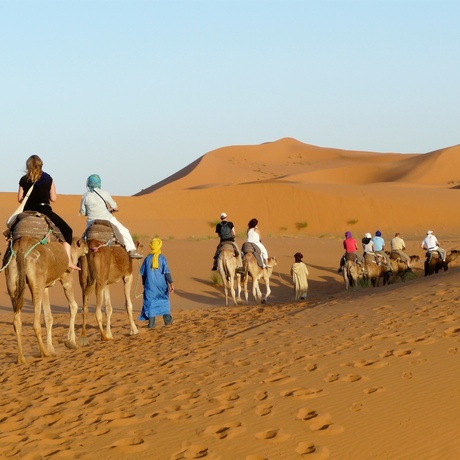 Op weg naar overnachting in de woestijn in Marokko
