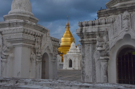 Kuthodaw pagoda, Mandalay