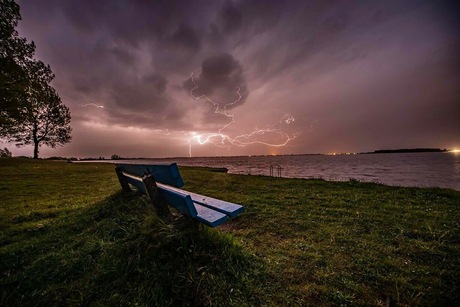 Onweer bij Tjeukemeer