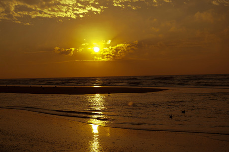 zonsondergang in zandvoort aan zee