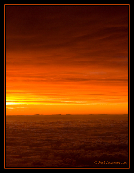 Zonsopkomst in de wolken