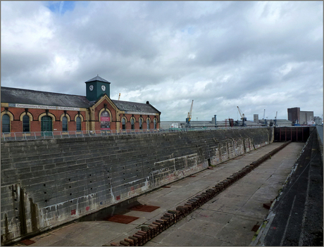 Titanic docks