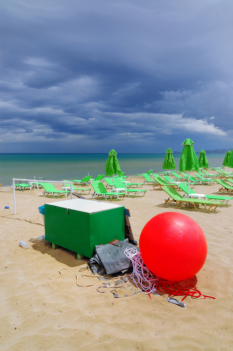 strand in rood, blauw en groen