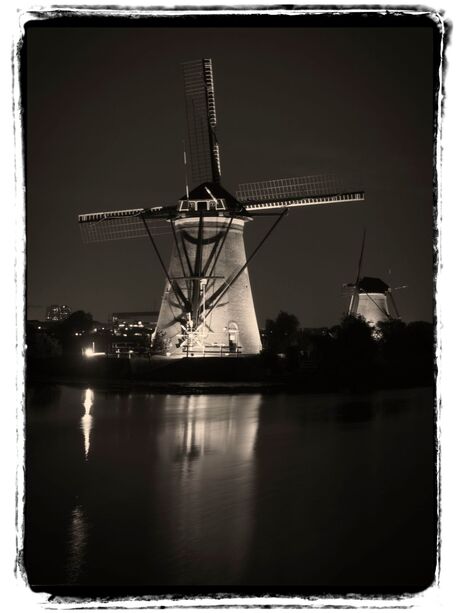 Kinderdijk at night