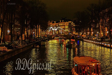 Amsterdam lichtjesparade rondvaartboten
