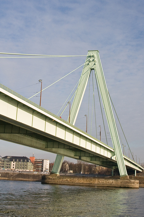 Severinsbrücke over de Rijn