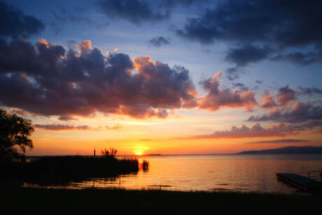 Ondergaande zon aan het Lago de Trassimeno