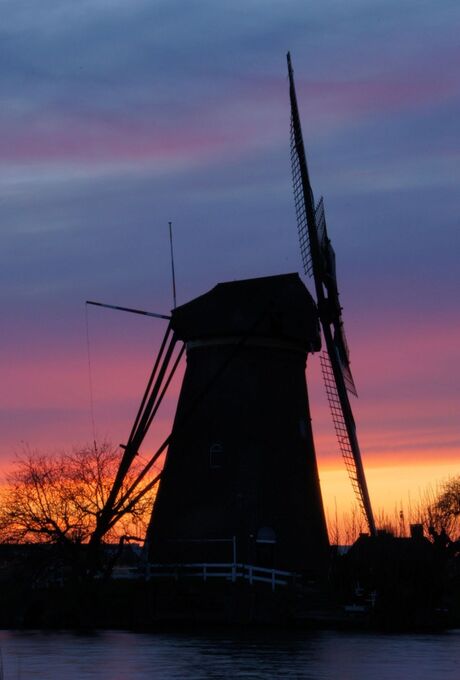 ondergaande zon tijdens aswolk