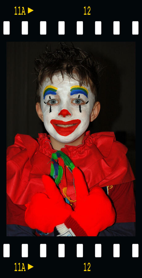 een jonge clown